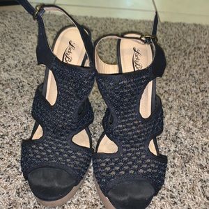Black wedges